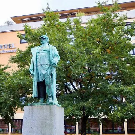 Am Bismarck 3*