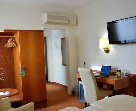 Hotel Am Bismarck 3*
